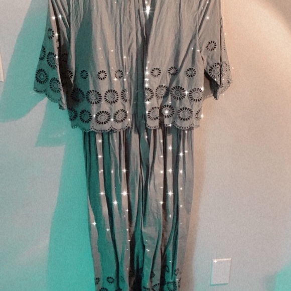 Dresses - Picture 11 of 16